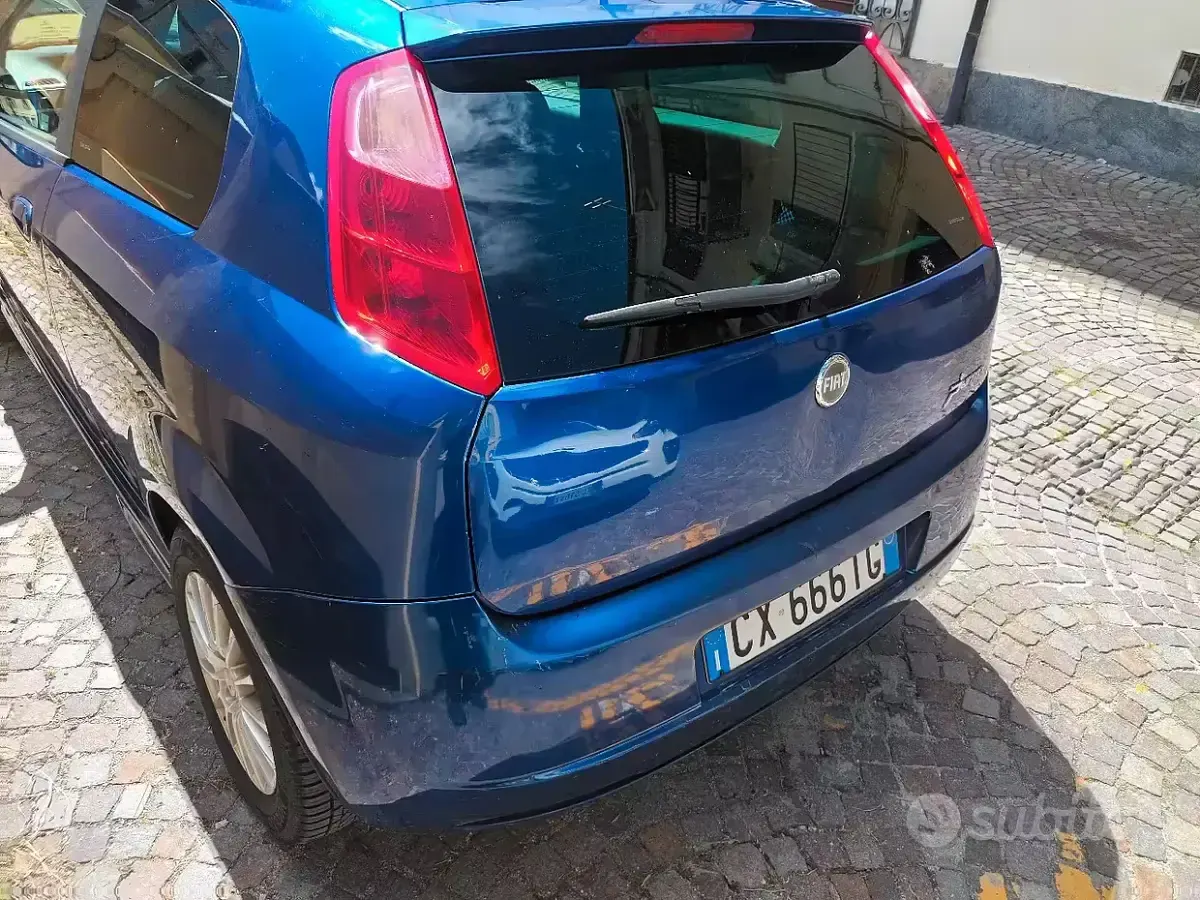 Usata Fiat Grande Punto 90 CV (66 kW) 2005 Blu Utilitaria