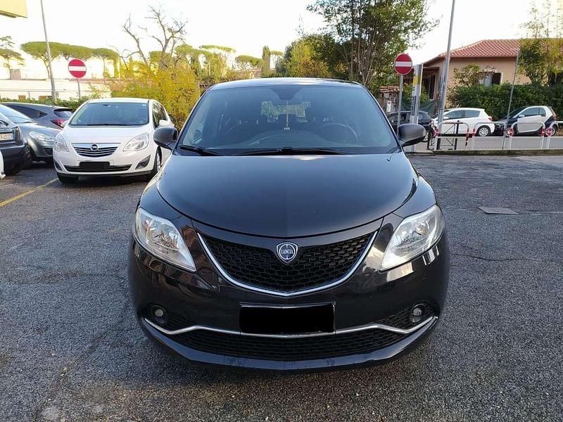 Usata Lancia Ypsilon Silver 95 CV (69 kW) 2016 Nero Utilitaria