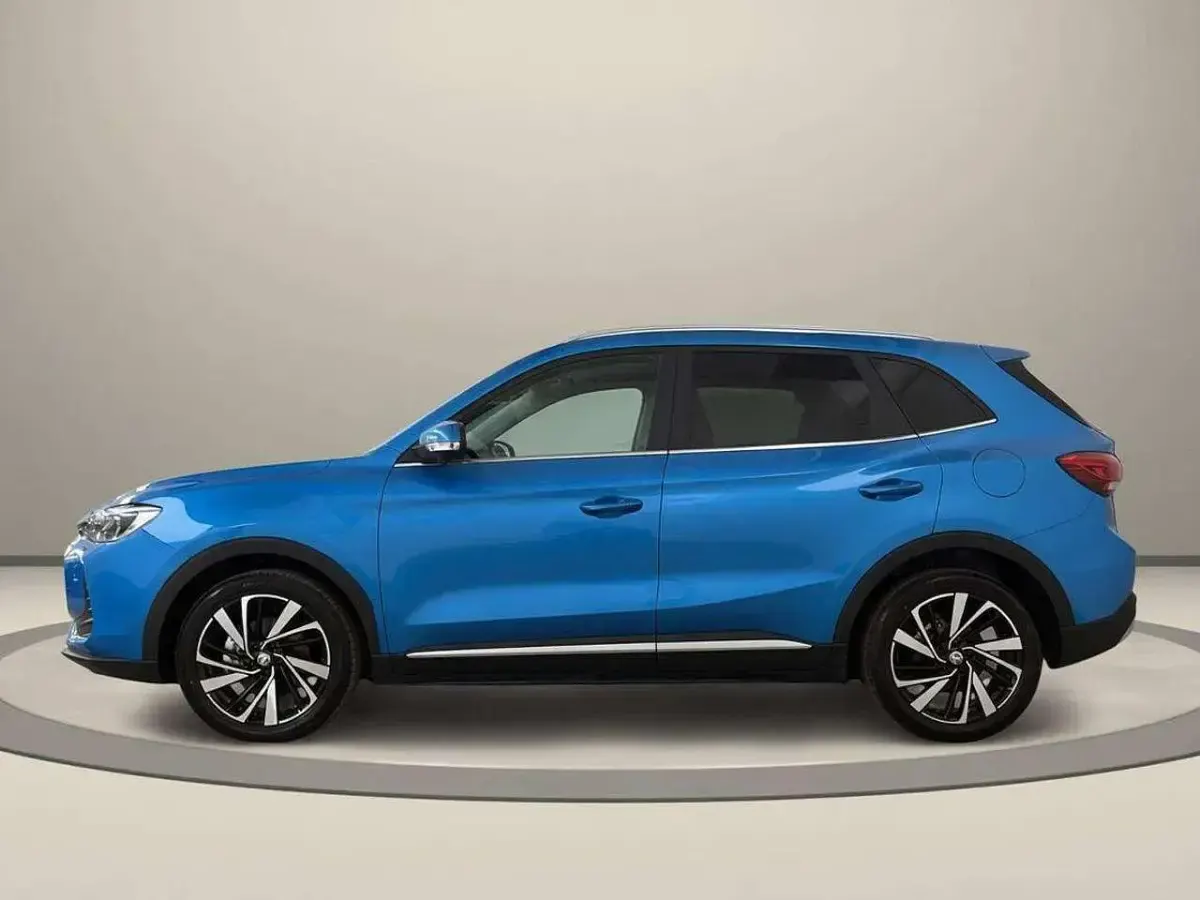 Nuova MG ZS Luxury 197 CV (144 kW) 2026 Blu / metallizzato SUV