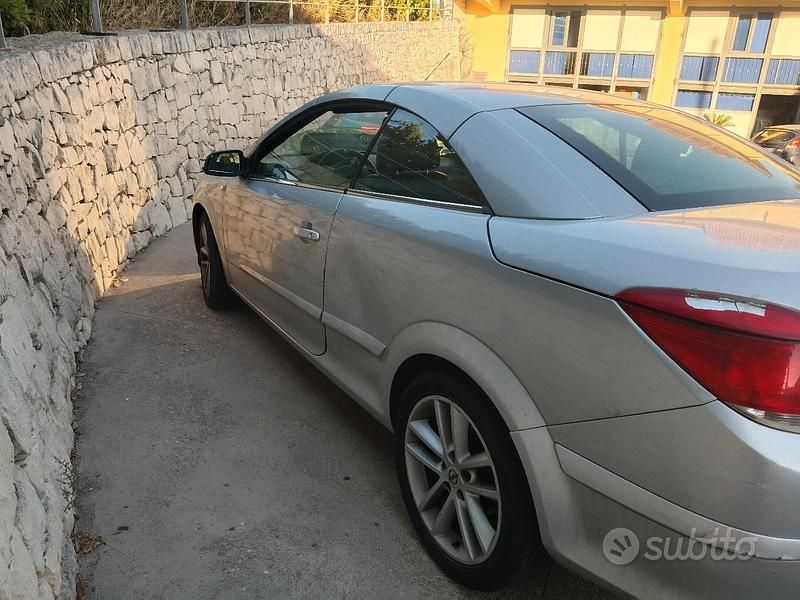 Usata Opel Astra Cabriolet 101 CV (74 kW) 2007 Grigio Cabrio