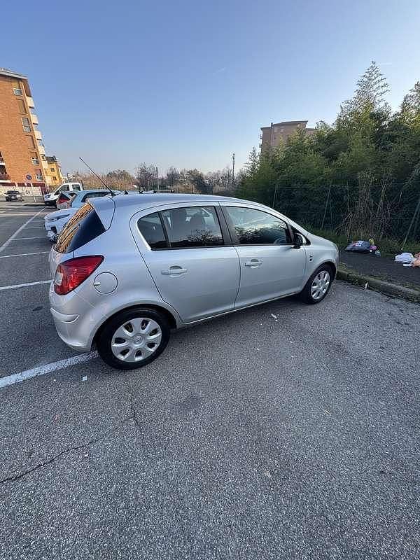 Usata Opel Corsa 75 CV (55 kW) 2010 Berlina
