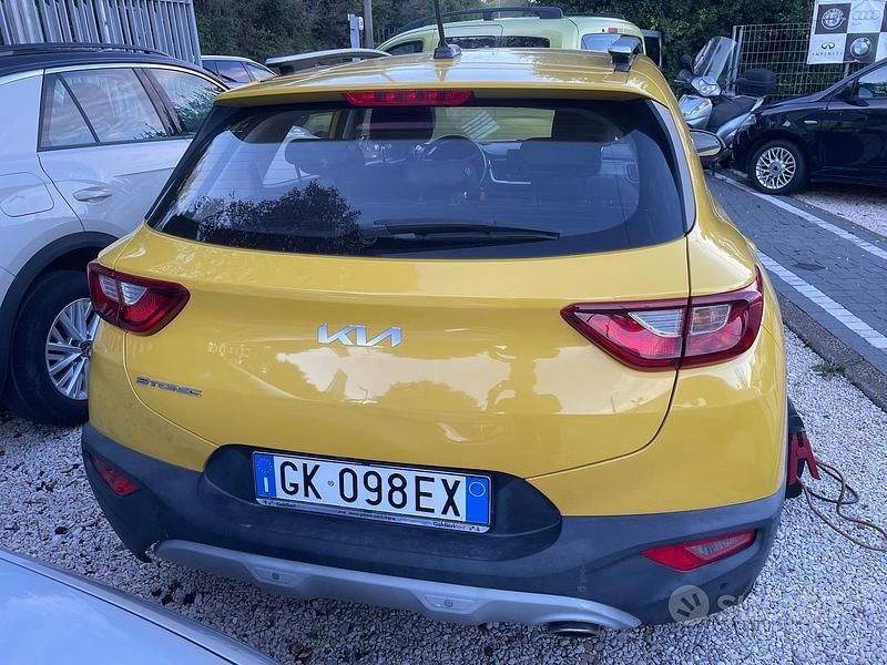 Usata Kia Stonic Style 84 CV (61 kW) 2022 Giallo SUV