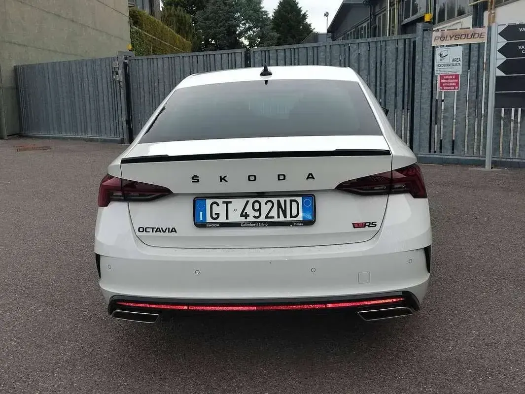Usata Skoda Octavia RS 245 CV (180 kW) 2024 Bianco Berlina