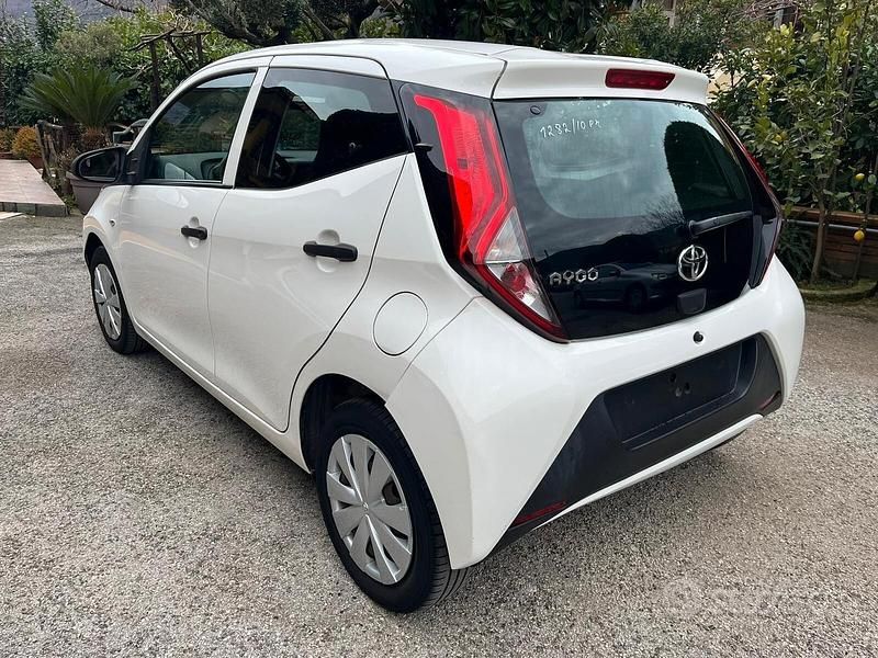 Usata Toyota Aygo X Trend 72 CV (52 kW) 2018 Bianco SUV