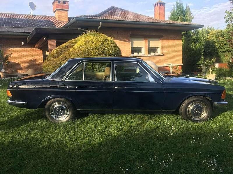 Usata Mercedes 280 177 CV (130 kW) 1976 Blu/azzurro Berlina