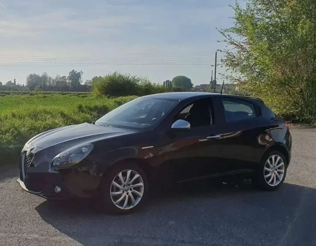 Usata Alfa Romeo Giulietta Super 120 CV (88 kW) 2018 Nero Utilitaria