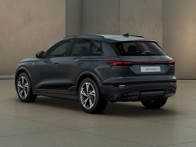 Nuova Audi Q6 e-tron S-Line 185 kW (252 CV) 2025 Grigio magnete SUV