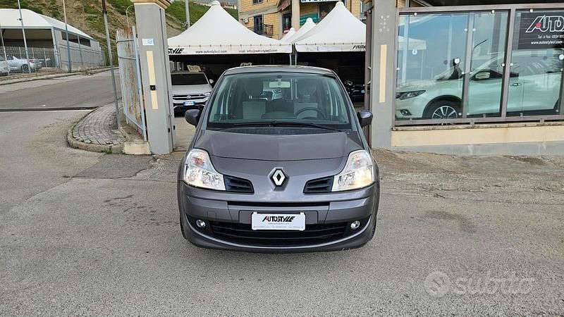 Usata Renault Modus 75 CV (55 kW) 2008 Grigio Monovolume