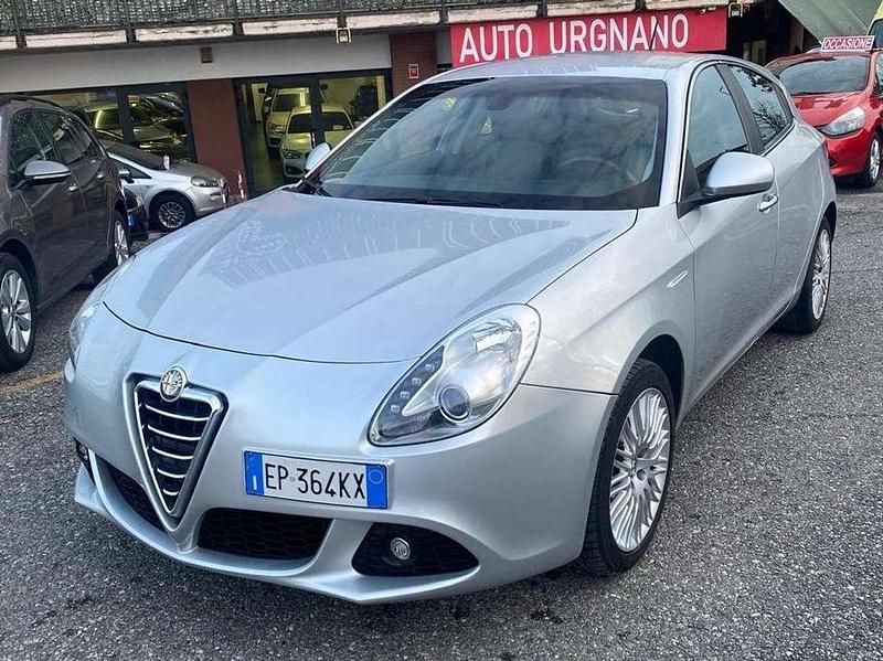 Argento Usata 2012 Alfa Romeo Giulietta Exclusive Tre volumi | 7900 € (Buon prezzo) - Immagine 1/4
