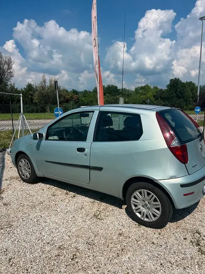 Usata Fiat Punto Active 69 CV (50 kW) 2004 Blu Utilitaria
