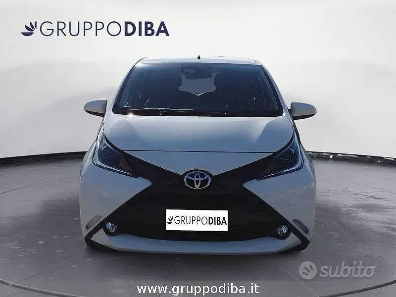 Usata Toyota Aygo X-play 69 CV (50 kW) 2017 Bronzo Utilitaria