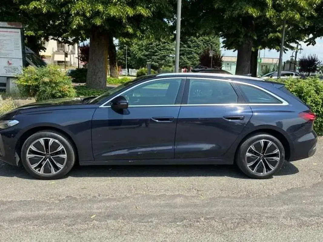 Usata Audi A5 Business 204 CV (150 kW) 2024 Blu/azzurro Station wagon