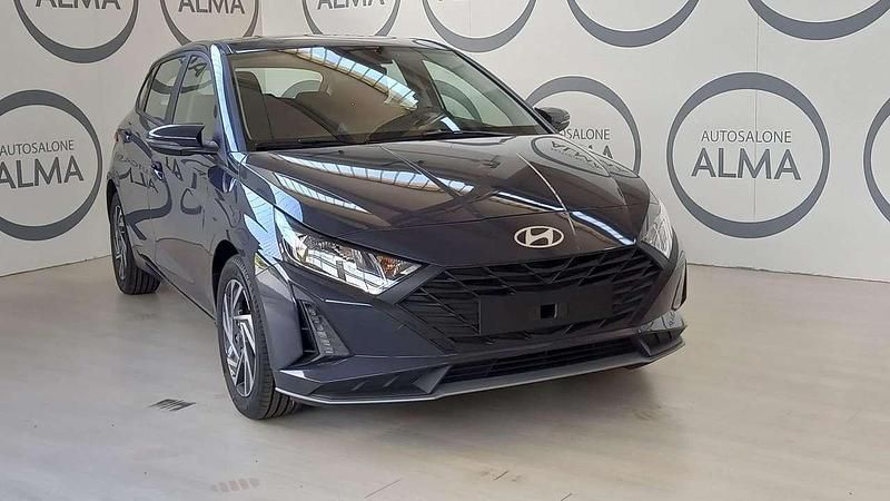 Grigio Nuova 2025 Hyundai i20 Tre volumi | 16.950 € (Buon prezzo) - Immagine 1/4