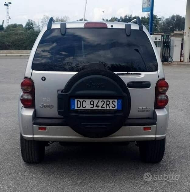 Usata Jeep Cherokee Limited 163 CV (119 kW) 2006 Grigio SUV
