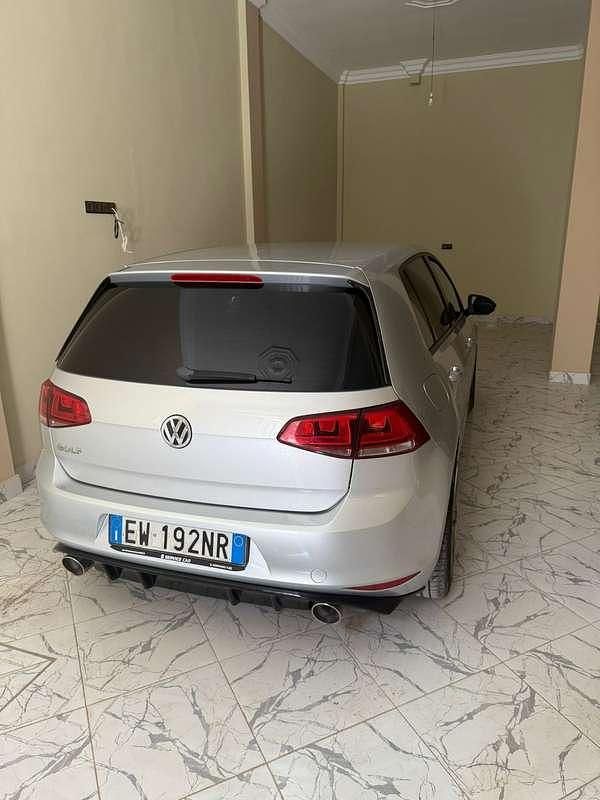 Usata 2014 VW Golf VII Highline Tre volumi | 11.200 € (Buon prezzo) - Immagine 1/4