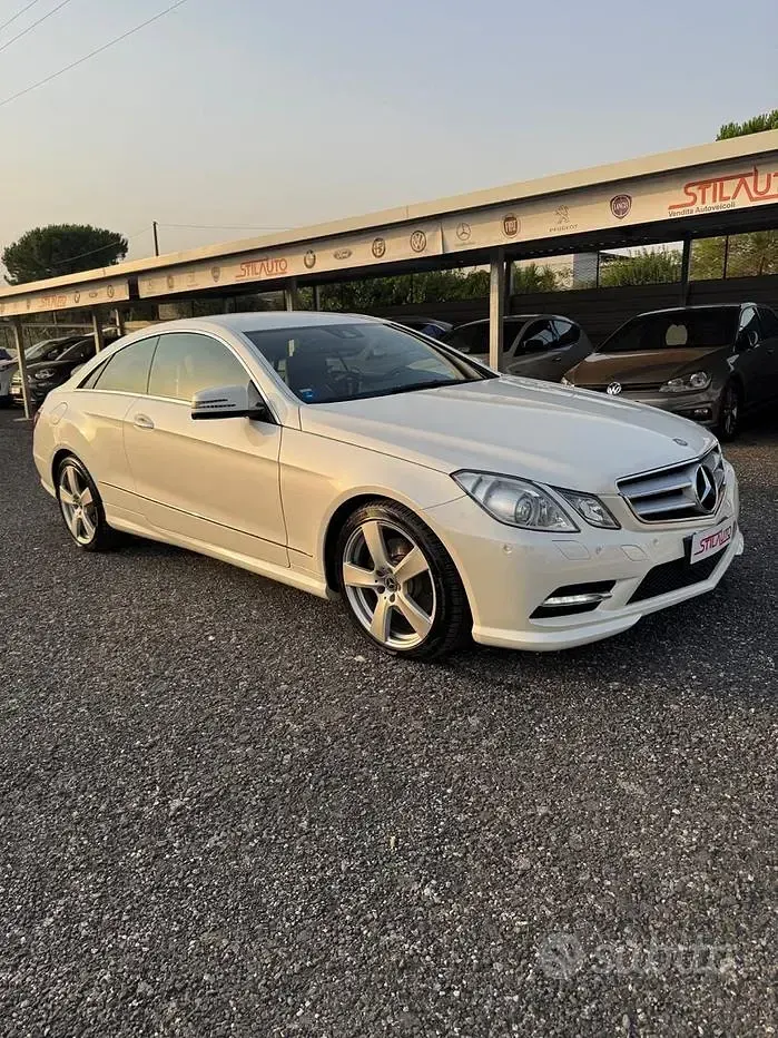 Usata Mercedes E220 AMG 170 CV (125 kW) 2012 Bianco Coupé