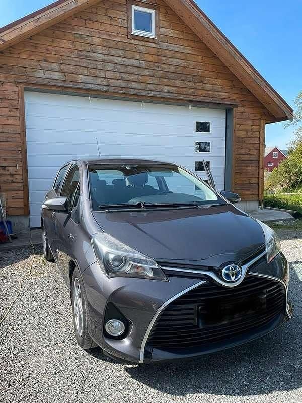 Usata Toyota Yaris Lounge 90 CV (66 kW) 2016 Nero Berlina