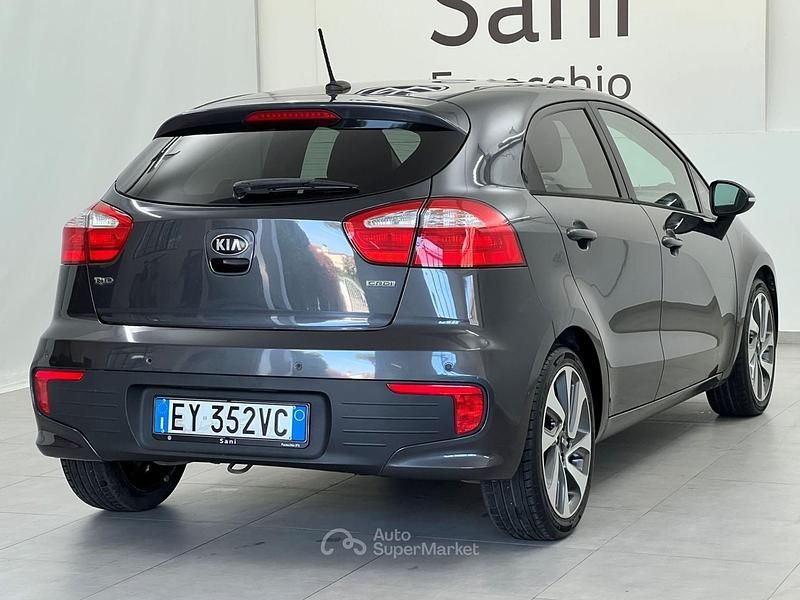 Usata Kia Rio Active 75 CV (55 kW) 2015 Grigio Berlina