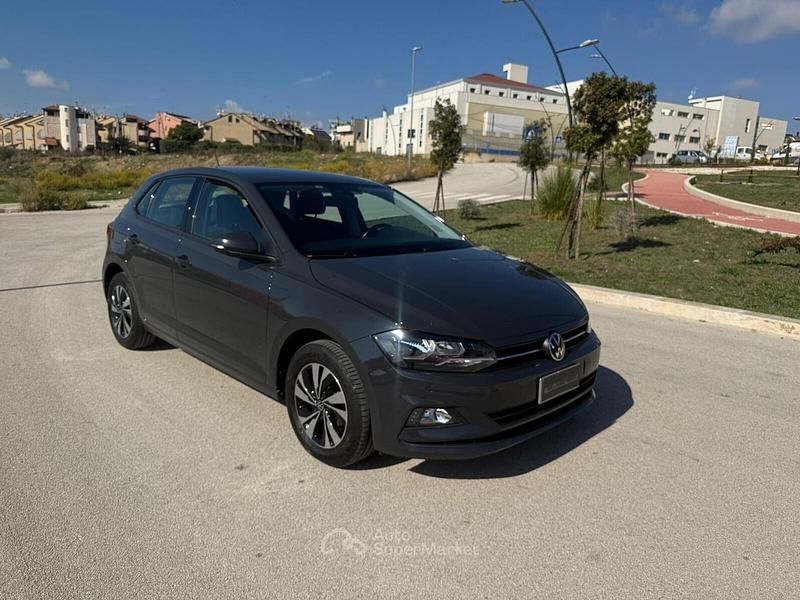 Usata VW Polo Comfortline 95 CV (69 kW) 2021 Gray Berlina