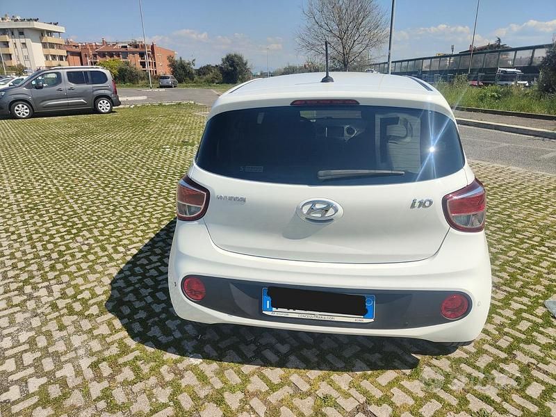 Usata Hyundai i10 67 CV (49 kW) 2019 Bianco Utilitaria