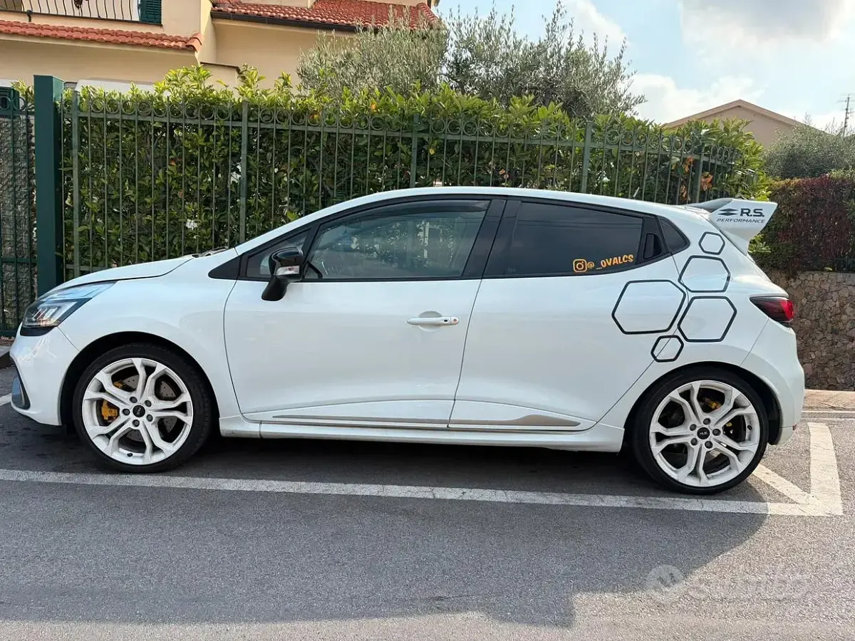 Usata Renault Clio R.S. 200 CV (147 kW) 2022 Bianco Utilitaria
