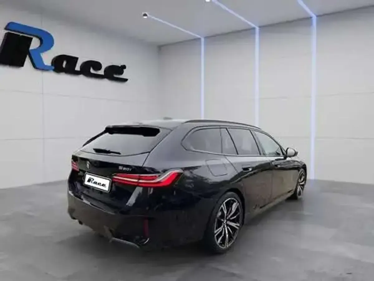 Usata BMW 520 M Sport 208 CV (152 kW) 2025 Nero Station wagon