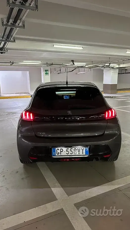 Usata Peugeot 208 Allure 101 CV (74 kW) 2023 Utilitaria
