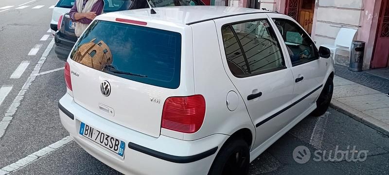 Bianco Usata 2000 VW Polo Tre volumi | 200 € (Super prezzo) - Immagine 1/4