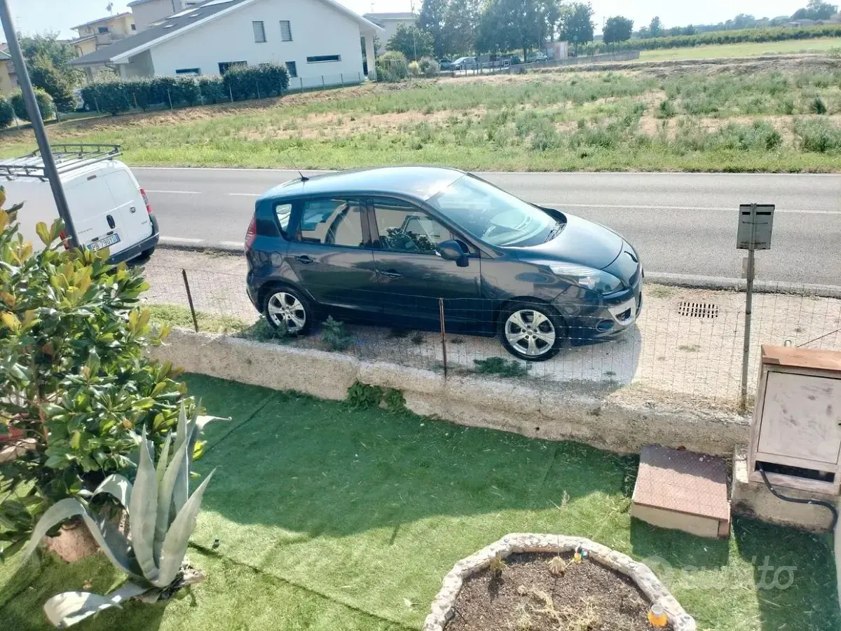 Usata Renault Scénic III 131 CV (96 kW) 2012 Grigio Monovolume