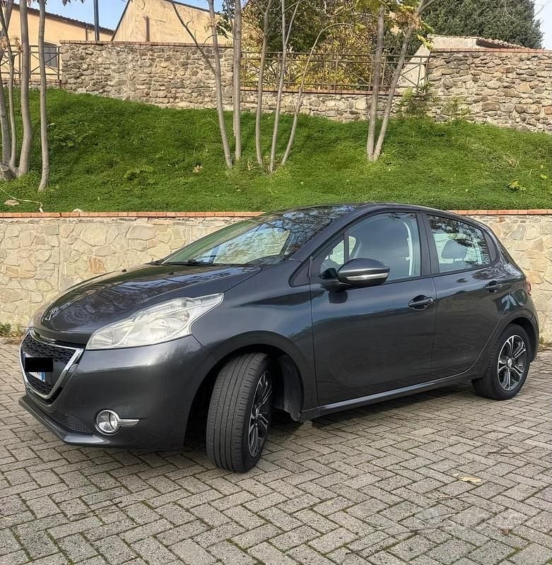 Usata Peugeot 208 68 CV (50 kW) 2015 Grigio Utilitaria