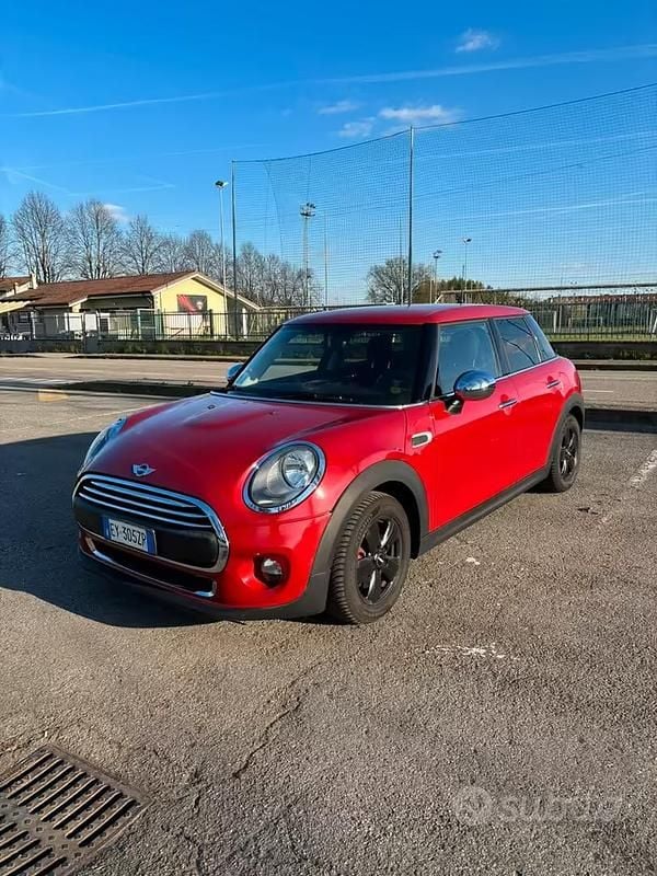 Usata Mini ONE 102 CV (75 kW) 2015 Rosso Utilitaria