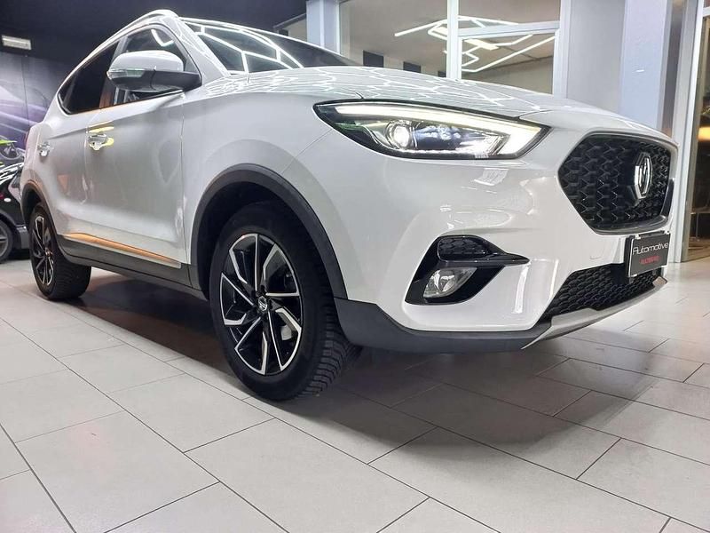 Usata MG ZS Luxury 111 CV (81 kW) 2022 Bianco SUV