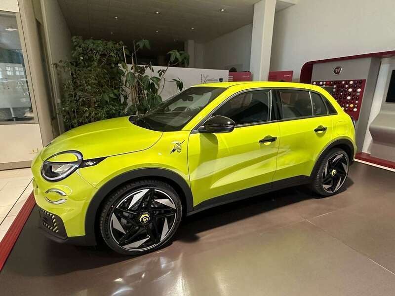 Nuova Fiat 600E Abarth 175 kW (239 CV) 2025 Acid green Berlina