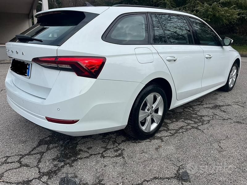 Usata Skoda Octavia Executive 116 CV (85 kW) 2023 Bianco Station wagon