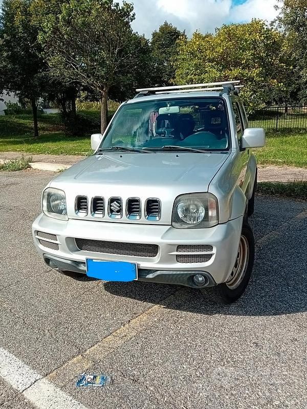 Usata Suzuki Jimny 85 CV (62 kW) 2013 Grigio SUV