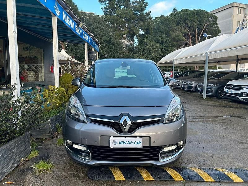 Usata Renault Scénic III XMOD 110 CV (80 kW) 2013 Grigio Monovolume