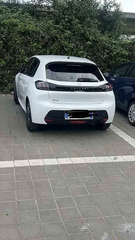 Gebraucht Peugeot 208 Allure 101 PS (74 kW) 2023 Kleinwagen