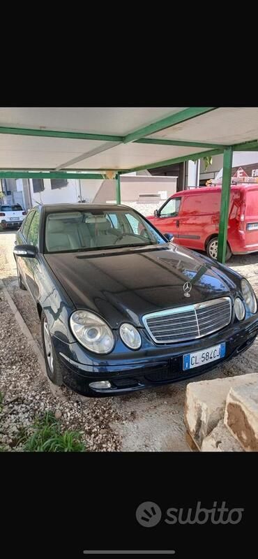 Usata 2004 Mercedes E220 Tre volumi | 4000 € (Cara) - Immagine 1/3