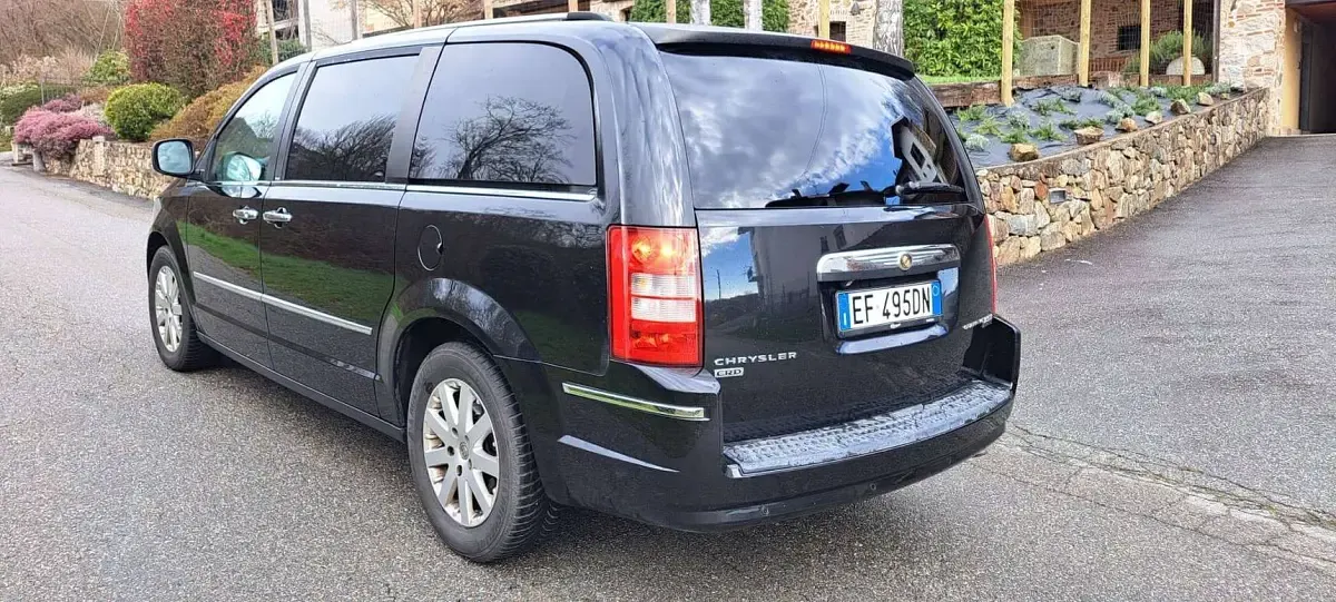 Usata Chrysler Grand Voyager Limited 163 CV (119 kW) 2010 Nero Monovolume