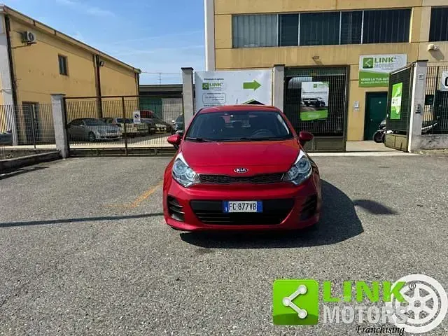 Usata Kia Rio 84 CV (61 kW) 2016 Rosso Utilitaria