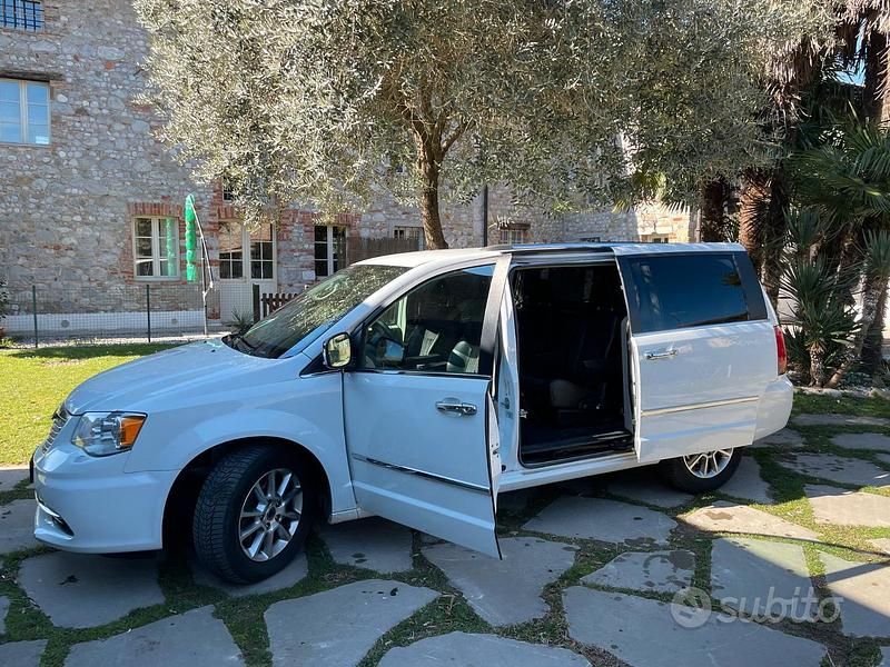 Usata Lancia Voyager Platinum 2014 Bianco Monovolume