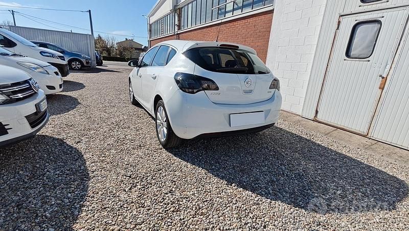 Occasion Opel Astra Cosmo 110 ch (80 kW) 2011 Blanc Berline