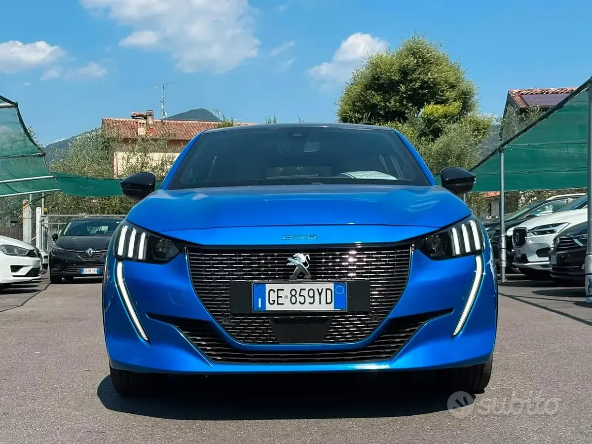 Usata Peugeot 208 GT-line 101 CV (74 kW) 2021 Blu Utilitaria