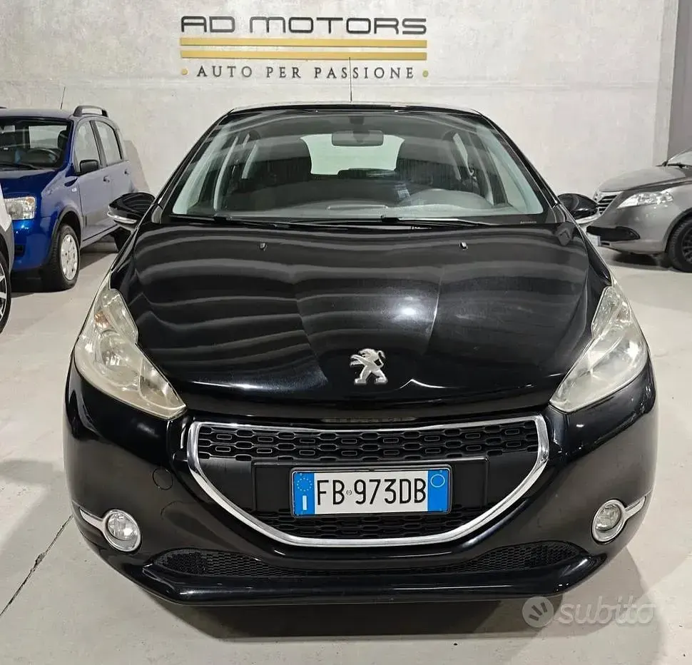 Usata Peugeot 208 68 CV (50 kW) 2015 Nero Utilitaria