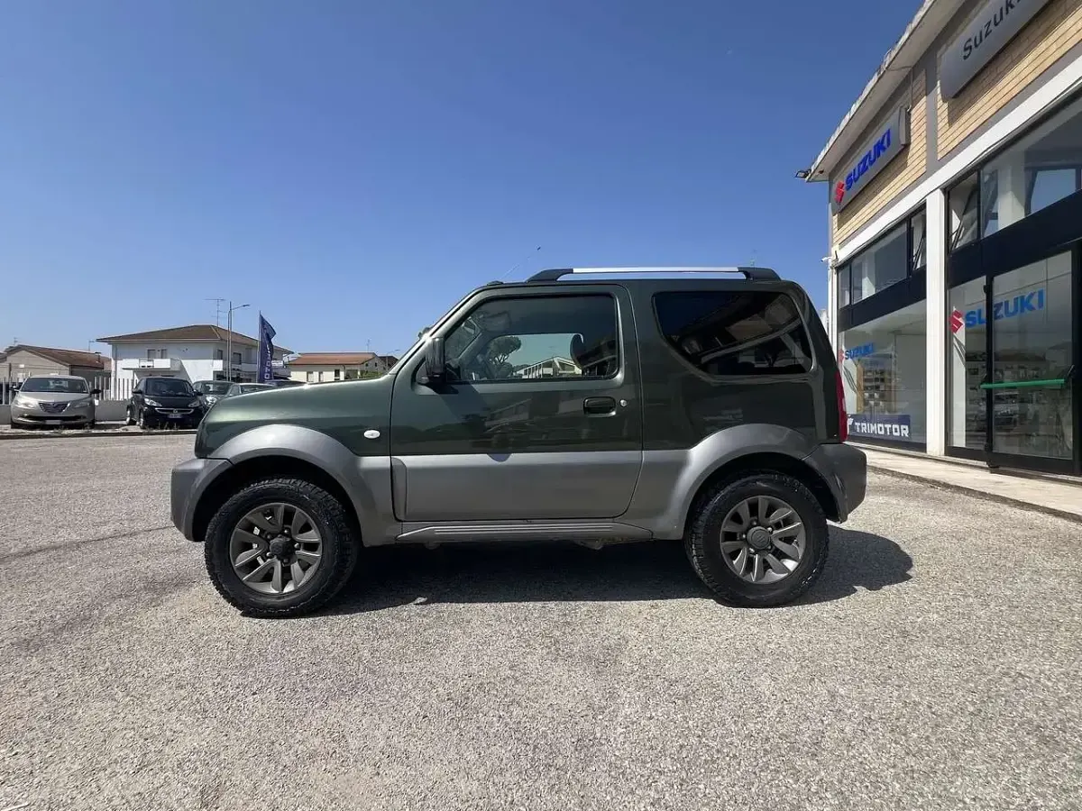 Usata Suzuki Jimny 84 CV (61 kW) 2017 Verde SUV