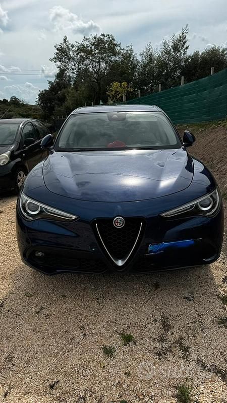 Blu Usata 2017 Alfa Romeo Stelvio SUV | 18.000 € (Buon prezzo) - Immagine 1/4