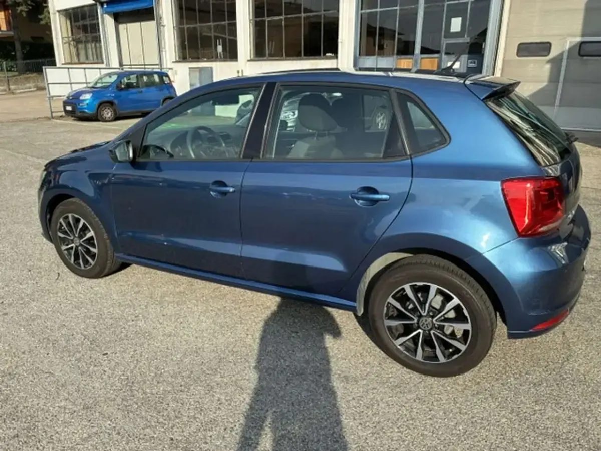 Usata VW Polo Comfortline 75 CV (55 kW) 2017 Blu/azzurro Berlina