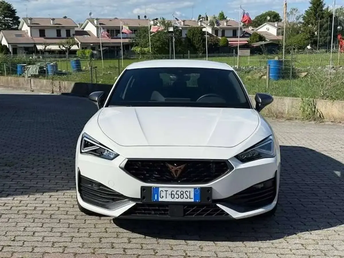 Usata Cupra Leon 150 CV (110 kW) 2024 Bianco Berlina