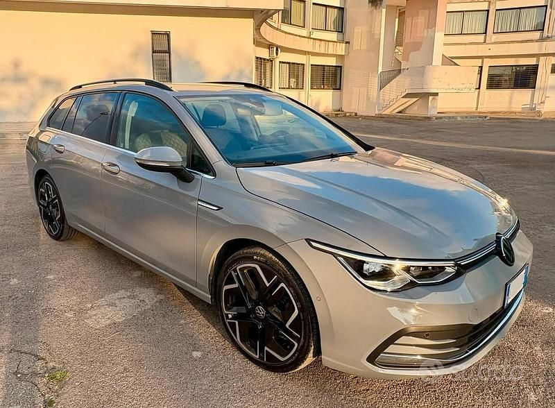 Usata VW Golf VIII 131 CV (96 kW) 2021 Berlina