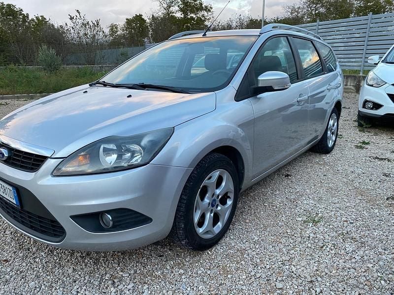 Usata Ford Focus 110 CV (80 kW) 2011 Grigio Station wagon